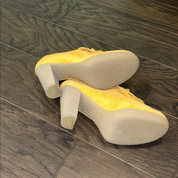 Lacoste Yellow Suede Heels - Picture 6 of 8